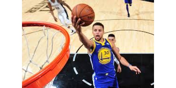 Curry y Golden State Warriors renuevan su contrato tres años antes de lo previsto Curry y Golden State Warriors renuevan su contrato tres años antes de lo previsto